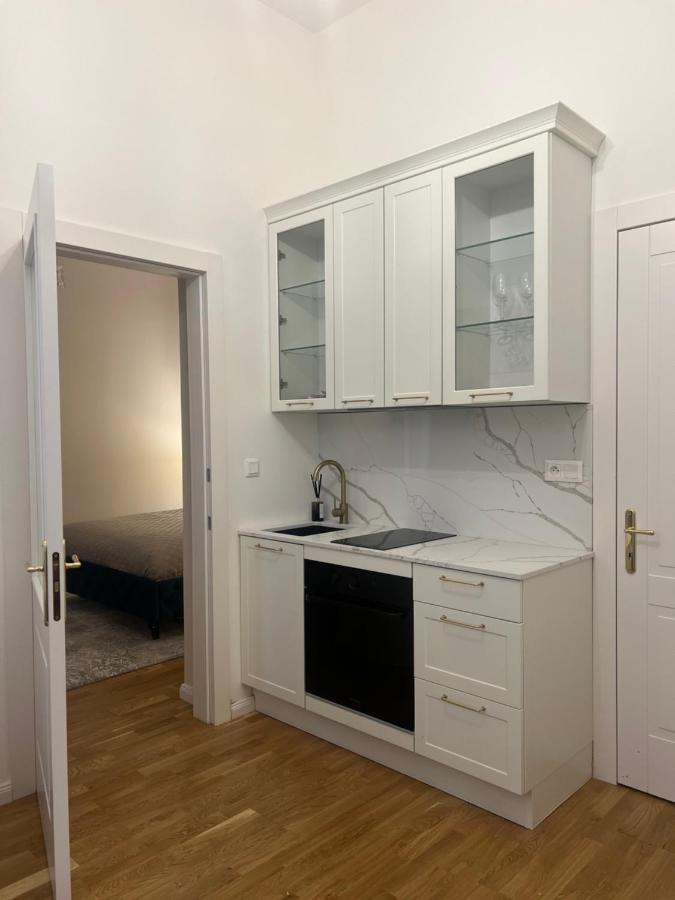 Angeloroma Deluxe Apartment Прага Екстериор снимка