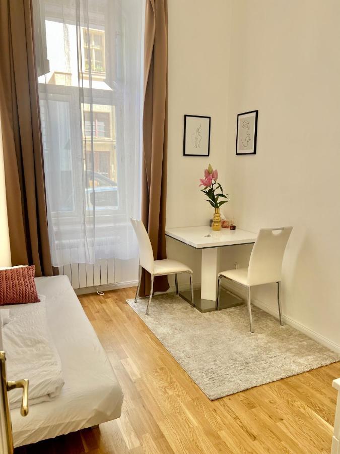 Angeloroma Deluxe Apartment Прага Екстериор снимка