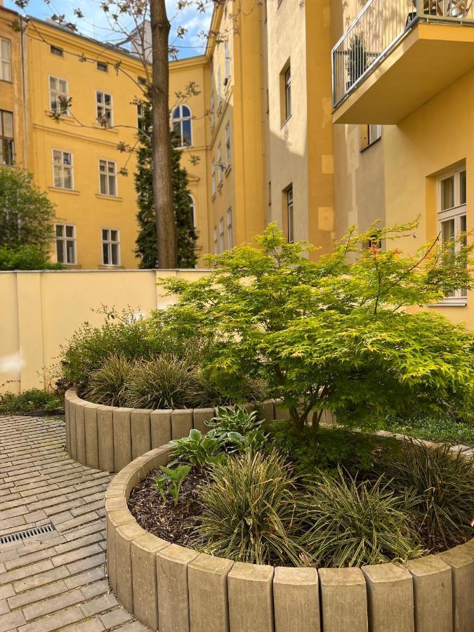 Angeloroma Deluxe Apartment Прага Екстериор снимка