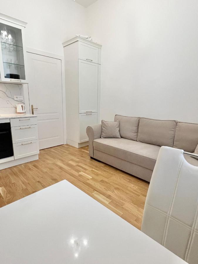 Angeloroma Deluxe Apartment Прага Екстериор снимка
